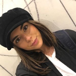 Meet your Posher, Holli